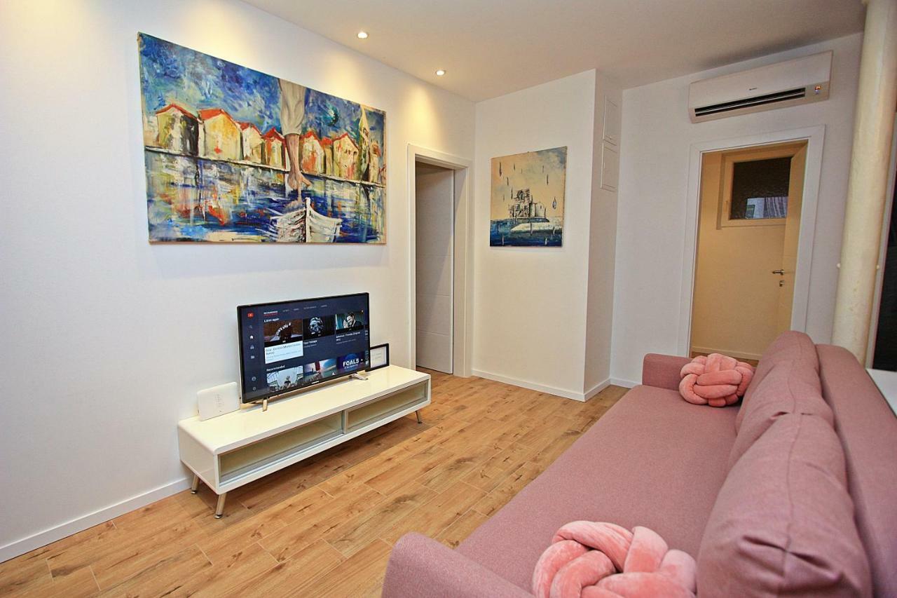 Apartman Michelangelo In The Centar Of Supetar Exterior photo