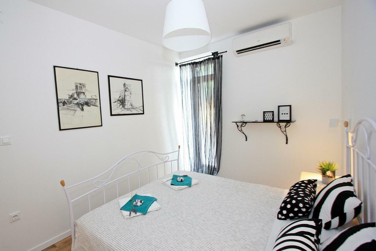 Apartman Michelangelo In The Centar Of Supetar Exterior photo
